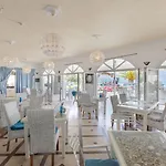 Aphrodite Beachfront By Konnect, 2* Roda (Corfu)