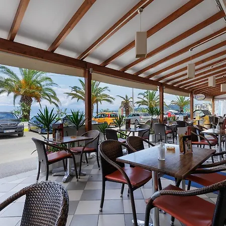 Aphrodite Beachfront By Konnect, Otel Roda (Corfu)