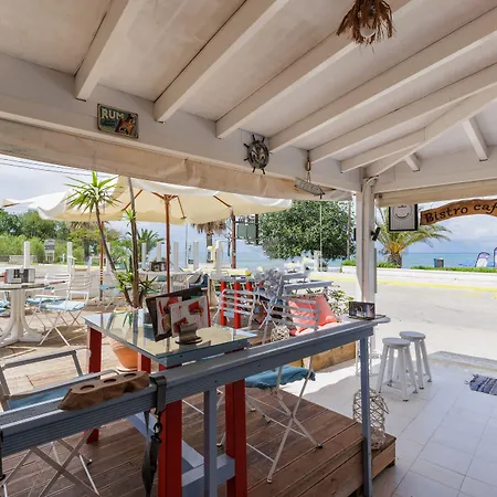 Aphrodite Beachfront By Konnect, Otel 2*