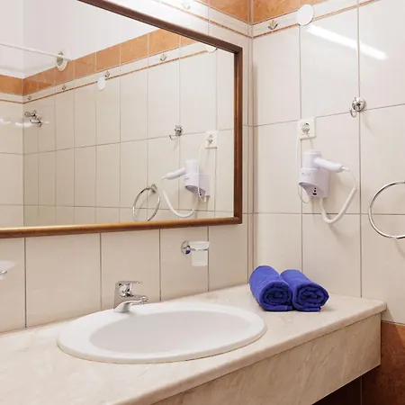 Hotel Aphrodite Beachfront By Konnect, 2*