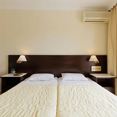 Aphrodite Beachfront By Konnect, 2* Roda (Corfu)