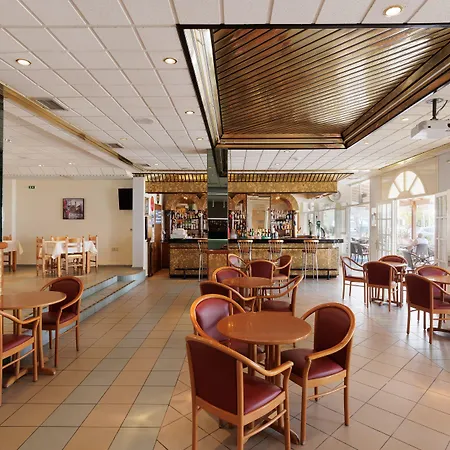 Aphrodite Beachfront By Konnect, 호텔 로다